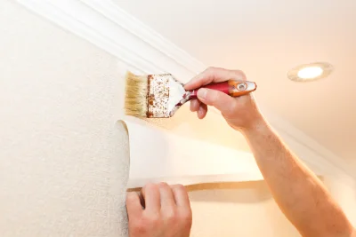 Pose de papier peint au Sourn — revêtements muraux et toiles de verre